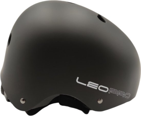 קסדת פעלולים מקצועית מבית Leo Pro - מידה S - צבע שחור